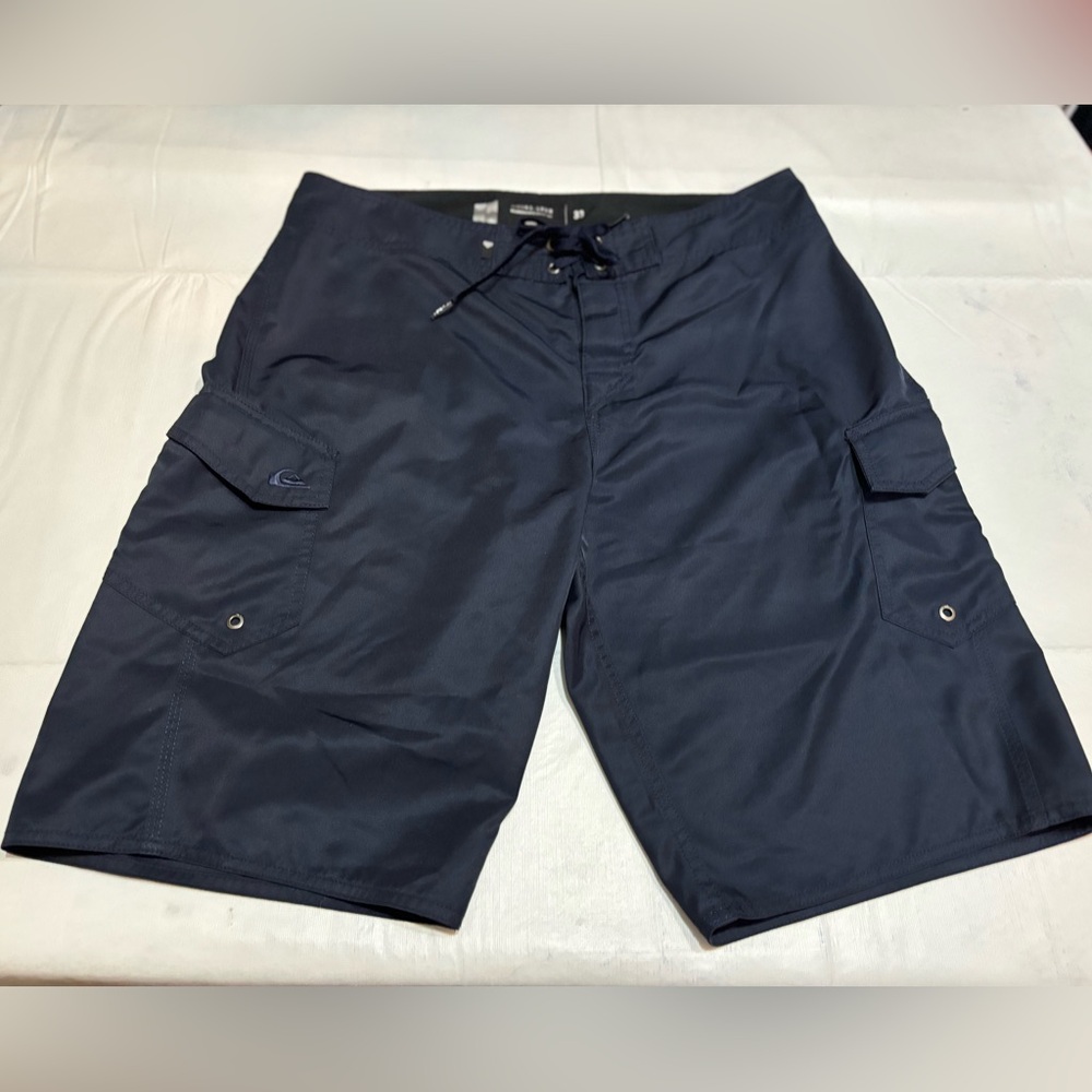 Quick Silver Board Shorts Men’s Size 33” Drawstring and Velcro Waist